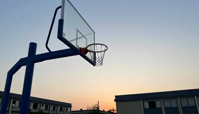 土建项目中环境因素对篮球架安装的影响